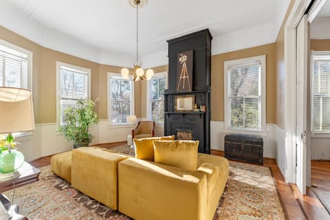 1888 Historic Cottage