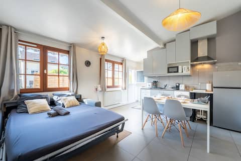 House between Paris and Disneyland