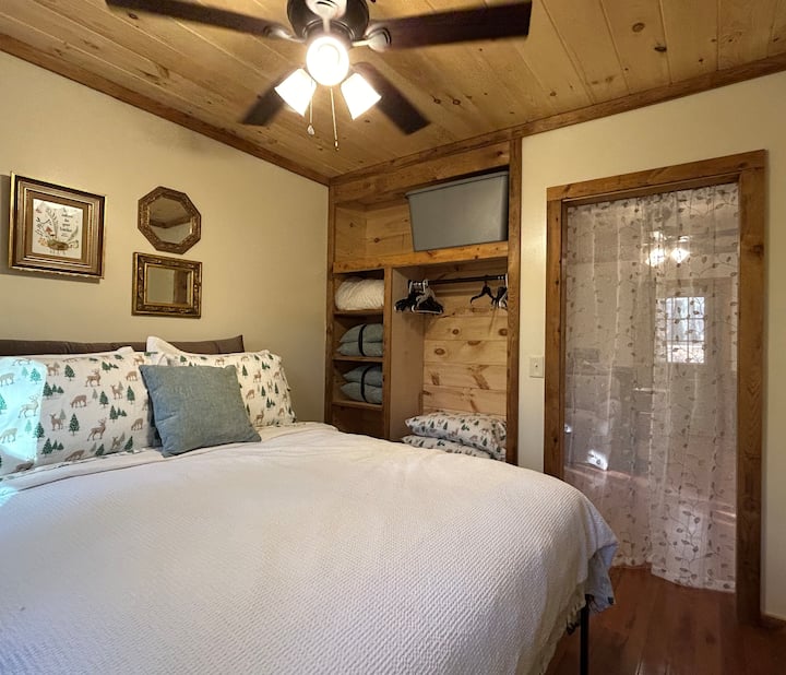 Fairy Forest Cabin with Hot Tub at Table Rock