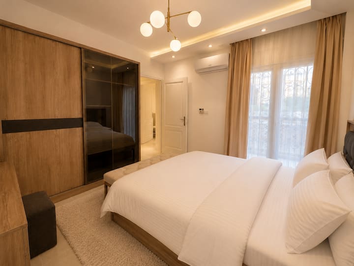 Cozy 2 BDR In Rehab City: Bedroom 1