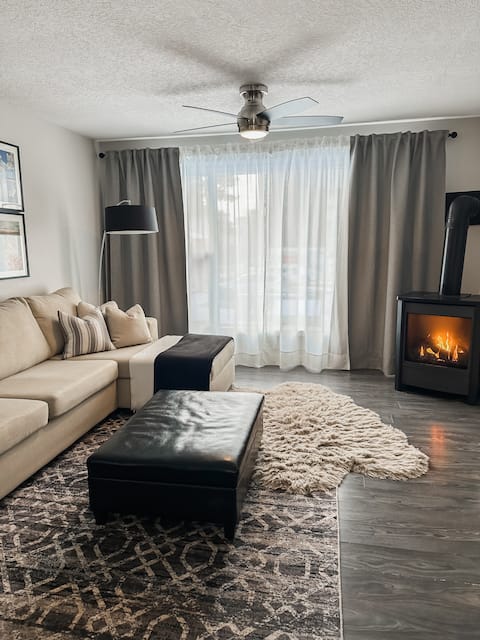 Popular Airbnb listing: Cozy 2 Bedroom Apartment with Parking in Waterloo
