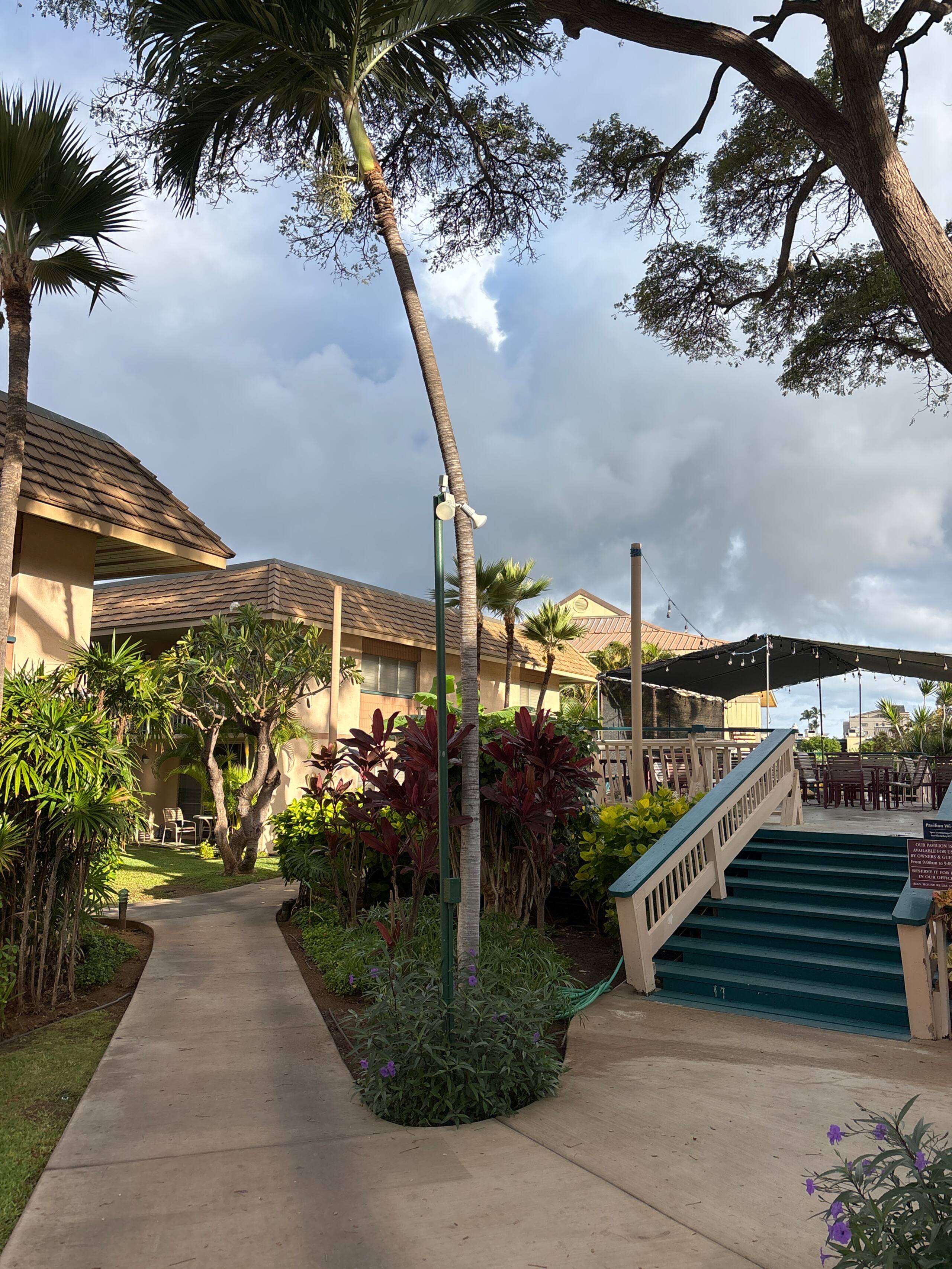 Steps to the beach in South Maui - Image 6