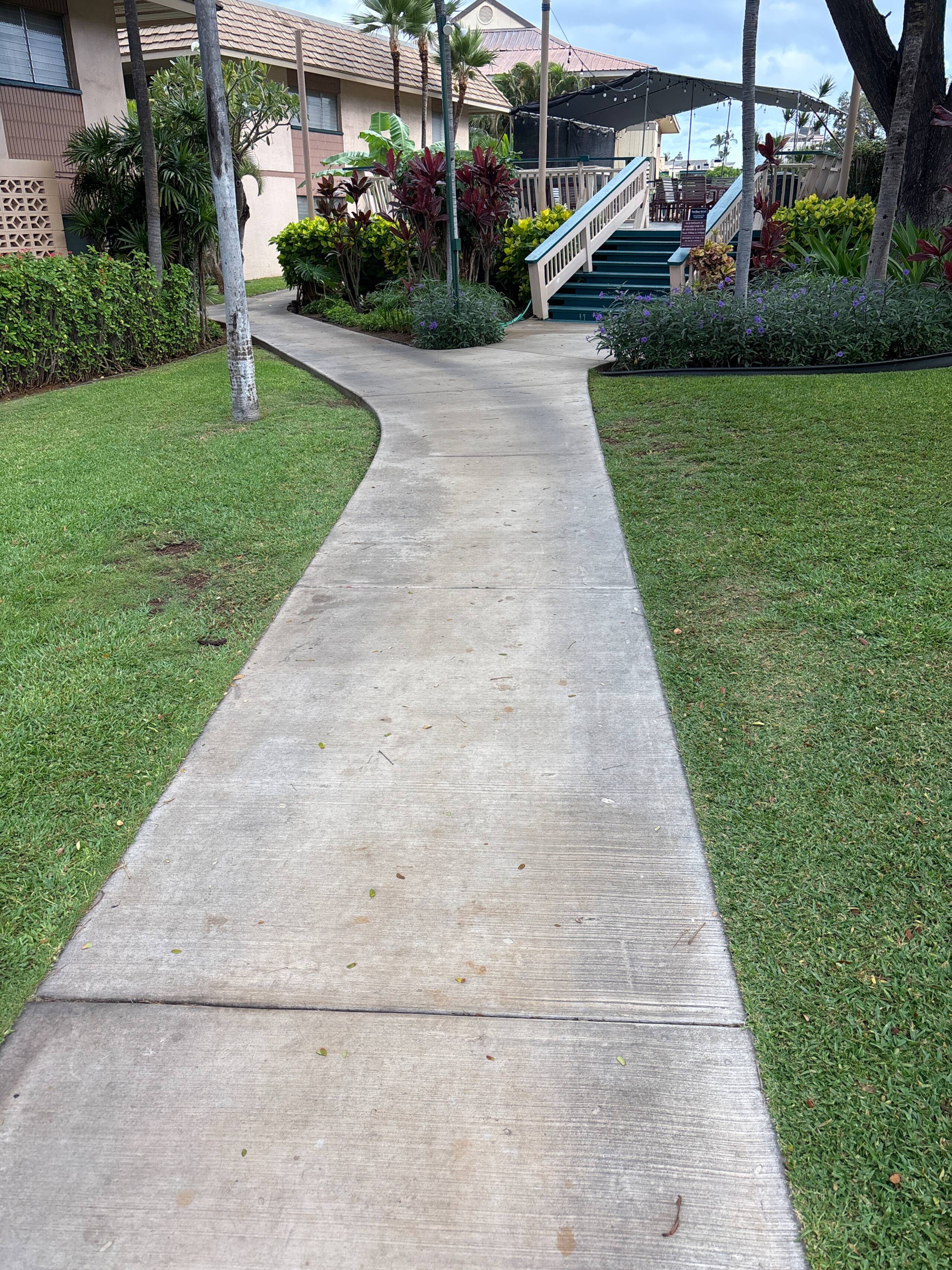 Steps to the beach in South Maui - Image 11