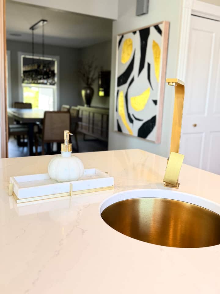 Kitchen & Dining — photo 2