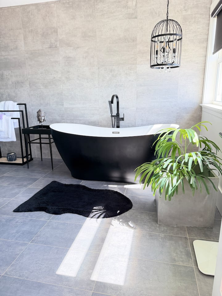 Bathrooms — photo 1