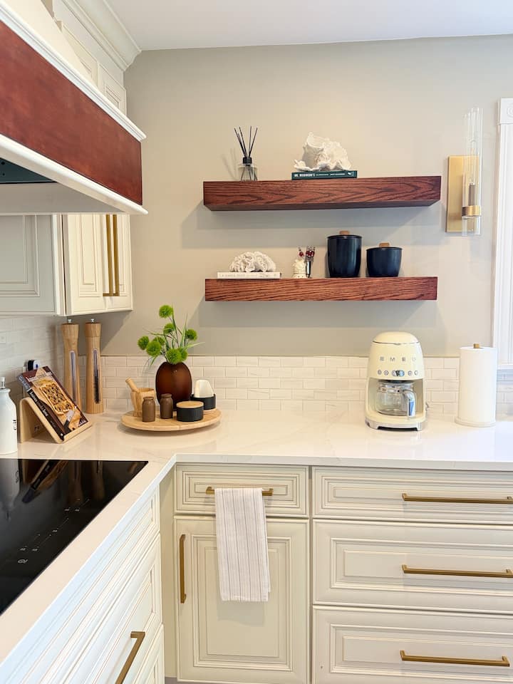 Kitchen & Dining — photo 5
