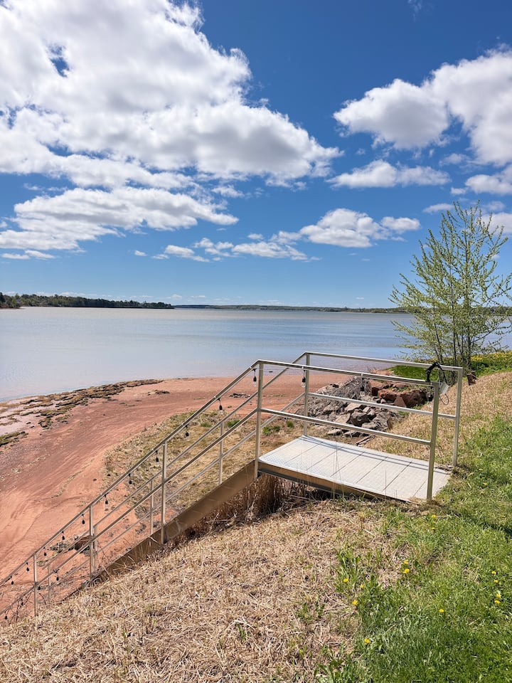 Exterior & Red-Sand Beach — photo 1