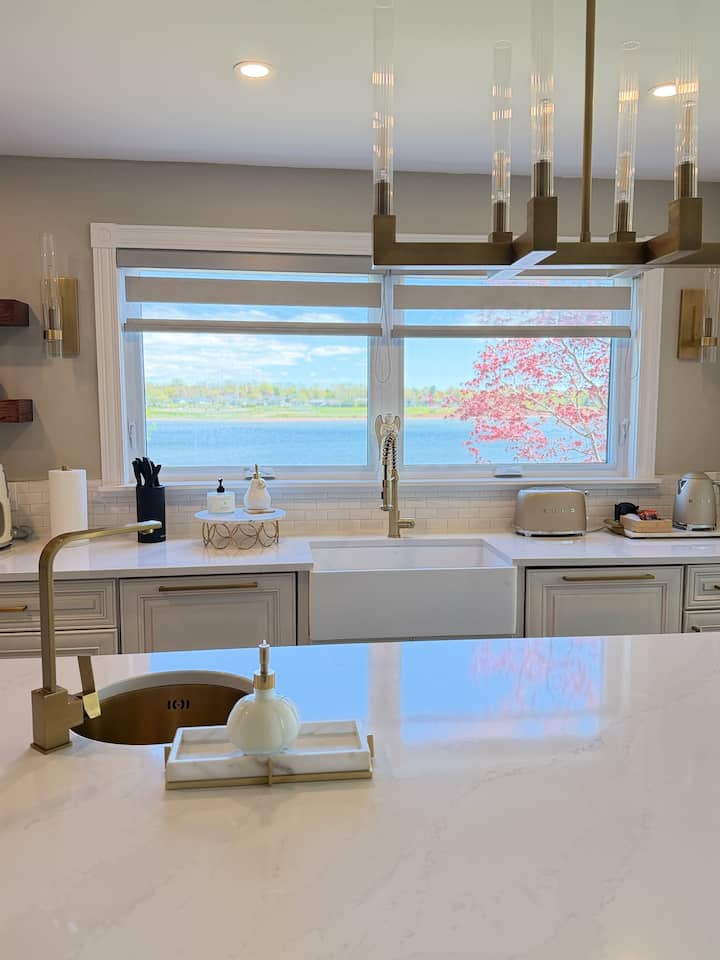 Kitchen & Dining — photo 8