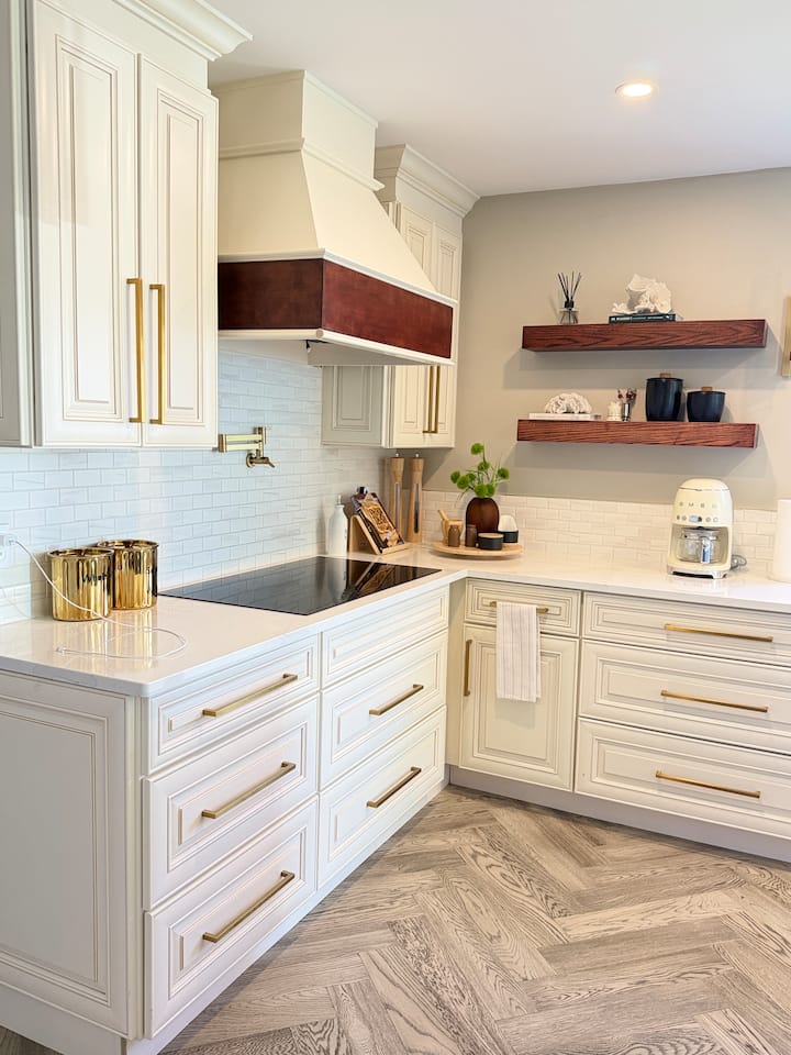 Kitchen & Dining — photo 9