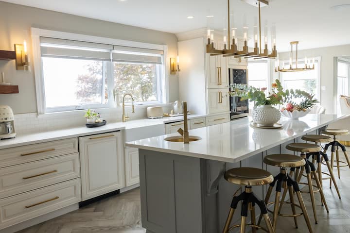 Kitchen & Dining — photo 12