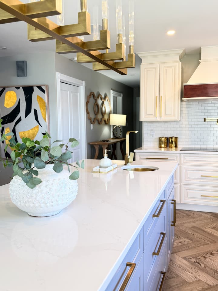 Kitchen & Dining — photo 15