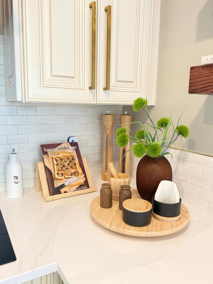Kitchen & Dining — photo 21