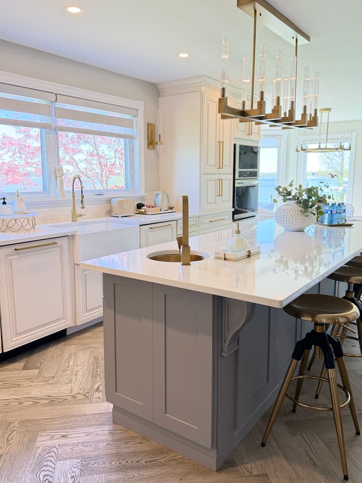 Kitchen & Dining — photo 22