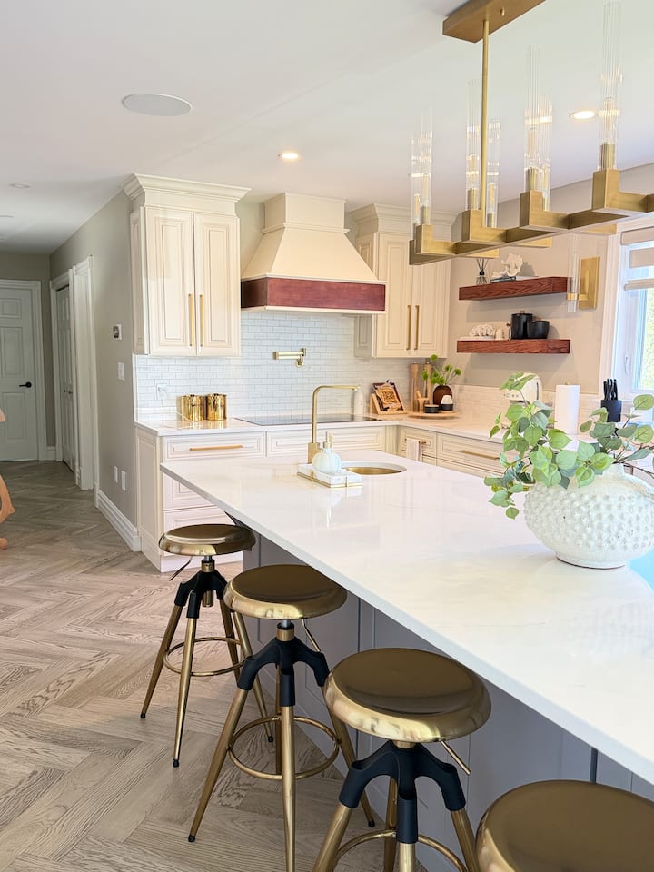 Kitchen & Dining — photo 25