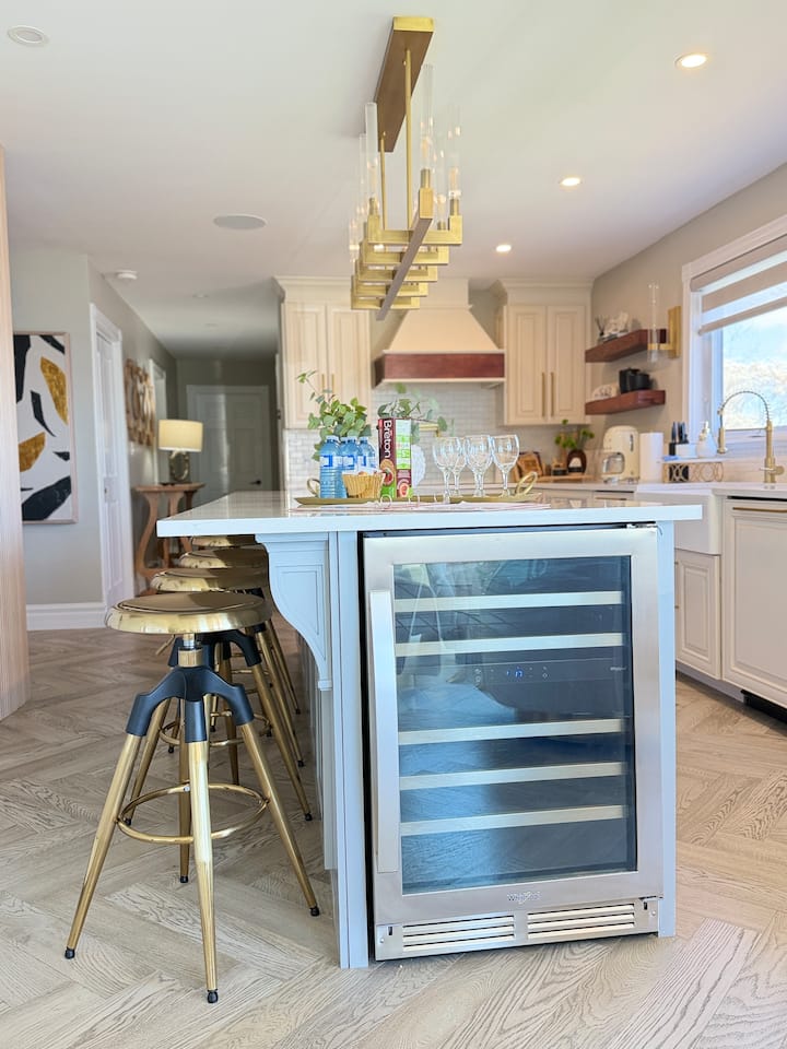Kitchen & Dining — photo 30