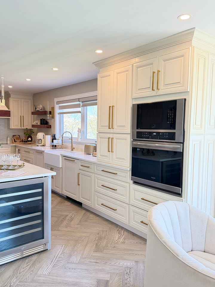 Kitchen & Dining — photo 32
