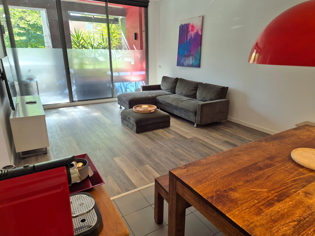 Top Airbnb: Spacious Ground Floor Gem near Lygon Street in Carlton