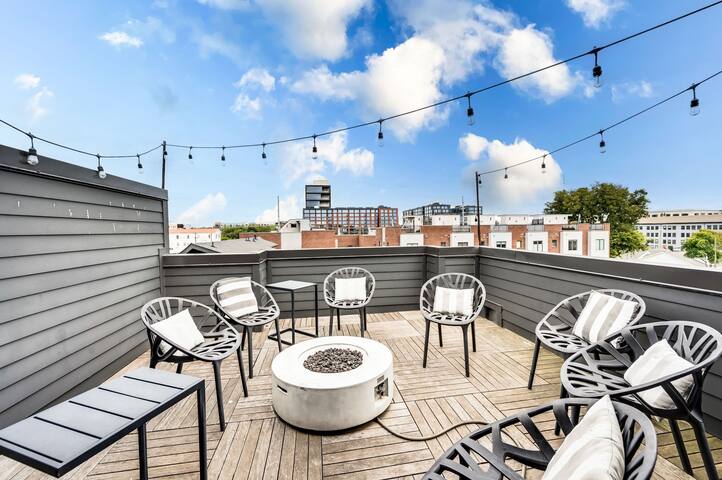 Luxury 4BED Home close to Broadway/Garage/Fire Pit gallery image 3