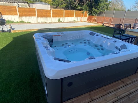 Large house 14 beds + spa