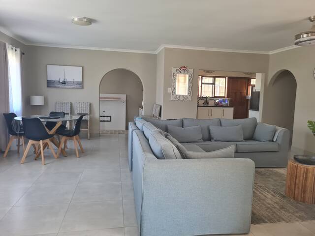 Flamingle @ Coot 7 Sleeper Villa gallery image 4