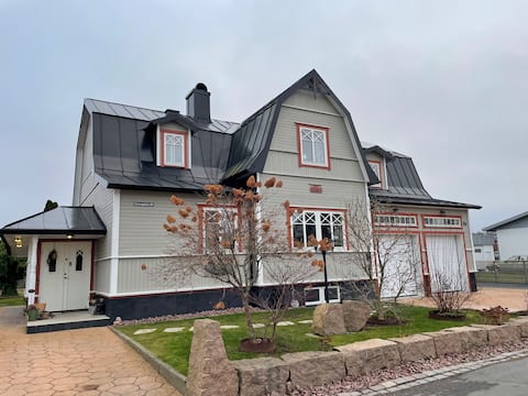 Villa Frylund
4 bedrooms 4beds
6 Guests