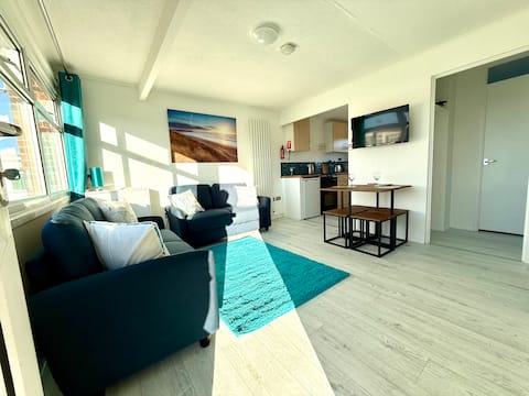 Top performing Airbnb: Scratby Chalet Minutes from Beach & Free Swimming in Ormesby St. Margaret With Scratby