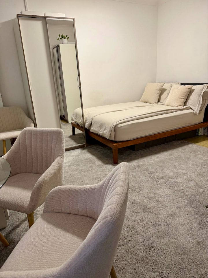 Private Studio Flat - Earls Court