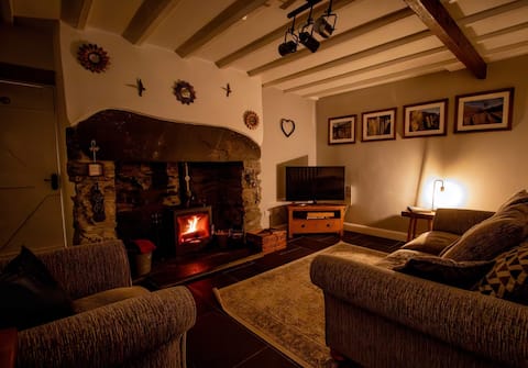 Successful Airbnb property: The Miners Cottage Hot tub & lovely log fire in Tanygrisiau, Bowydd And Rhiw, Cynfal And Teigl, Conglwal, Diffwys And Maenofferen
