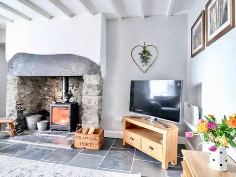 The Miners Cottage
Snowdonia - Cosy Hot Tub stay