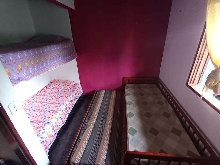 Jednokrevetna soba s 4 kreveta, svjež zrak, prozor s pogledom na prirodu!!