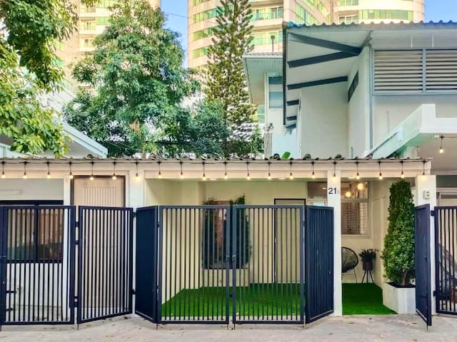 B1 l Townhouse Near BTS Asok gallery image 3