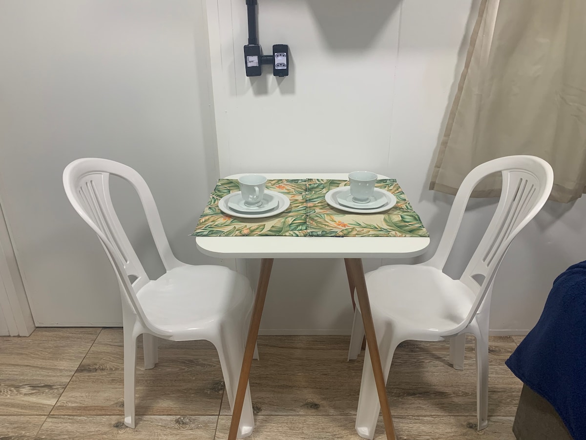 Airbnb em destaque: Loft on Perequê Beach • Porto Belo • Air-Conditioning + Parking em Porto Belo