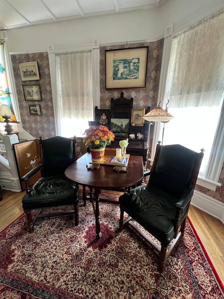 Victorian Guest Suite-sleeping Like King And Queen - Riverside, CA