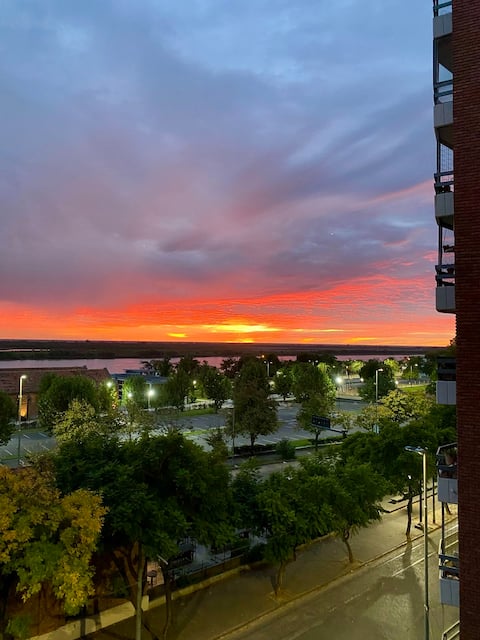 Wake up with this view of the Paraná River. Brand new!