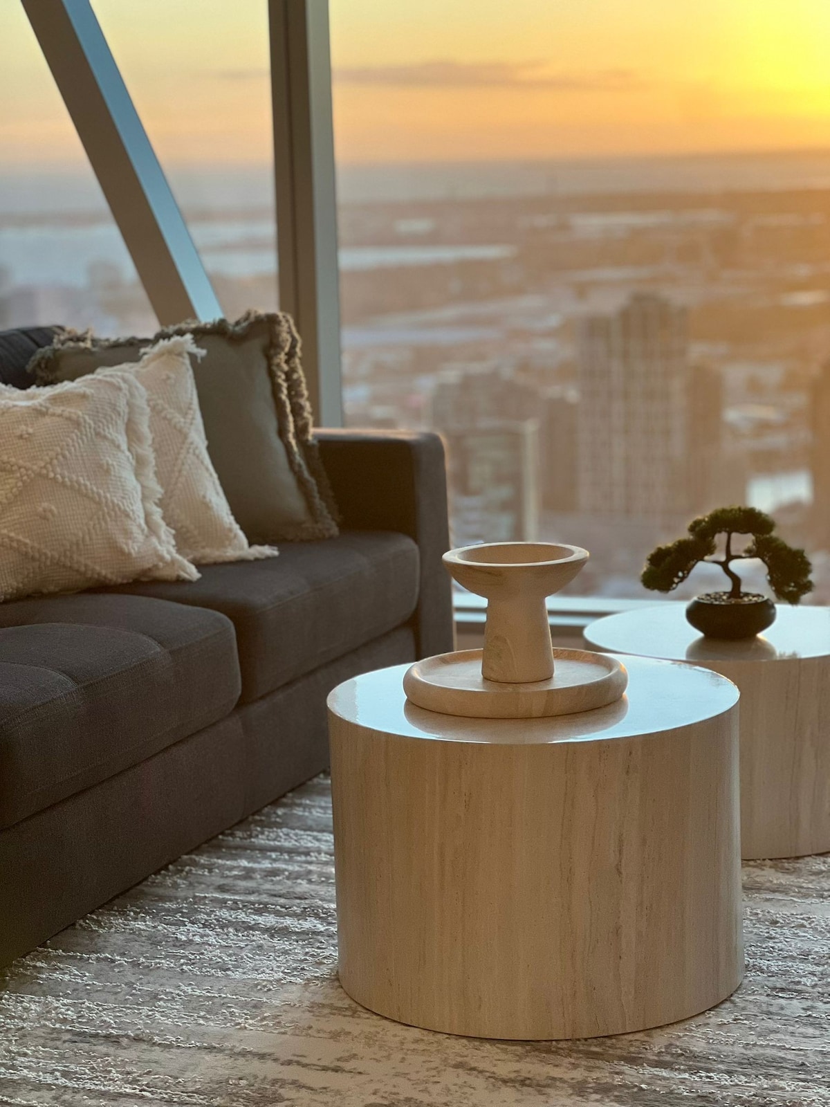 Popular Airbnb listing: Luxury Sky Suite 2B2B with Romantic Sunset Views in West Melbourne