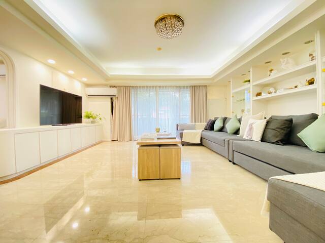 Big 3BR Family Apt | Elevator | Walk to MRT & 101 gallery image 2
