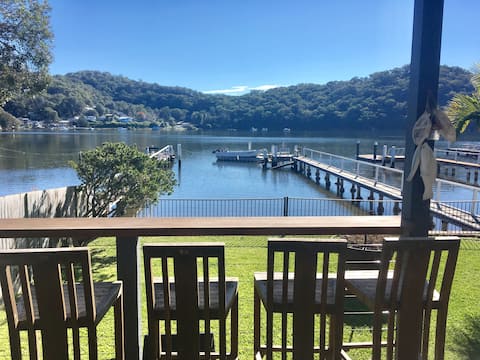 Modern 5 Bedroom Waterfront Home - Central Coast