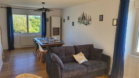 Successful Airbnb property: 3-star accommodation with terrace between land and sea in Plonéour Lanvern