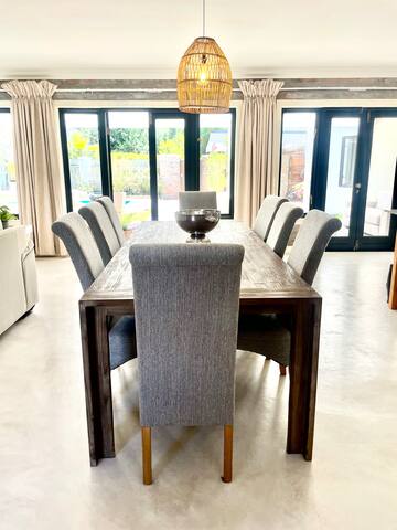 Family House in Claremont gallery image 3