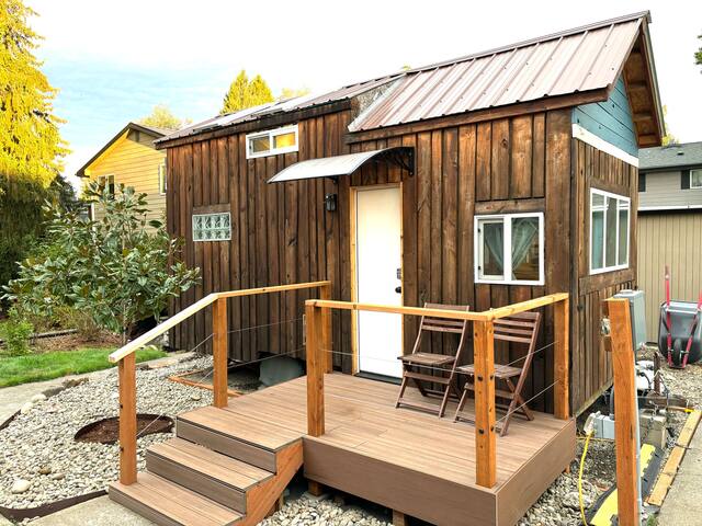 Creekside Cottage + Cozy Studio