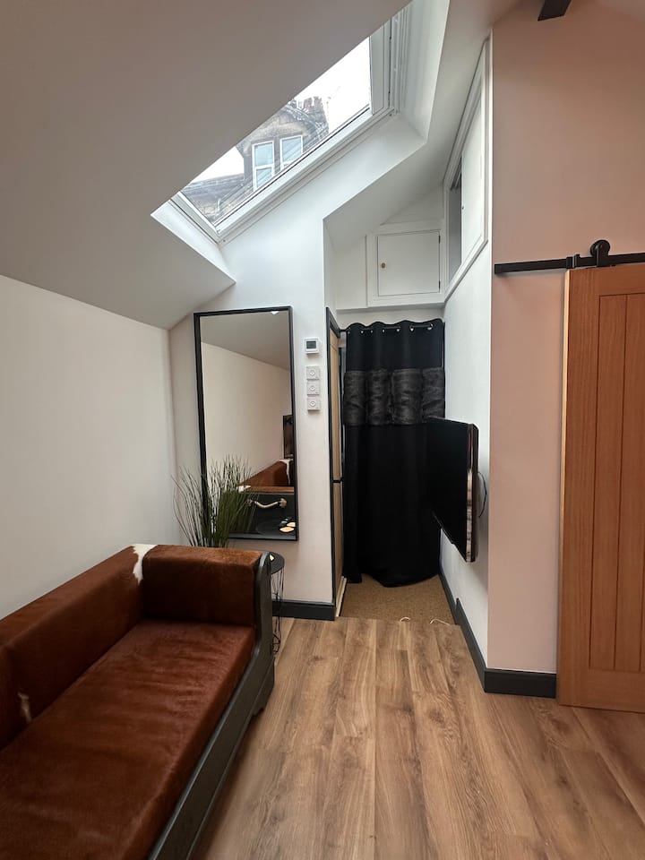 Posh Garage Central Harrogate 1 Bed Detached House - Harrogate