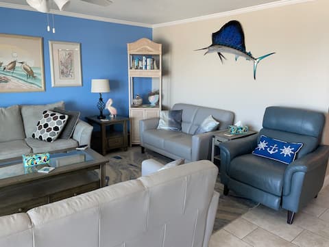 Successful Airbnb property: "Haven at the Shores" 2/2 Beachfront in Indian Shores