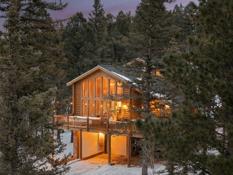 Views+Hot Tub+GameRoom+EV Charger+Pet Friendly!