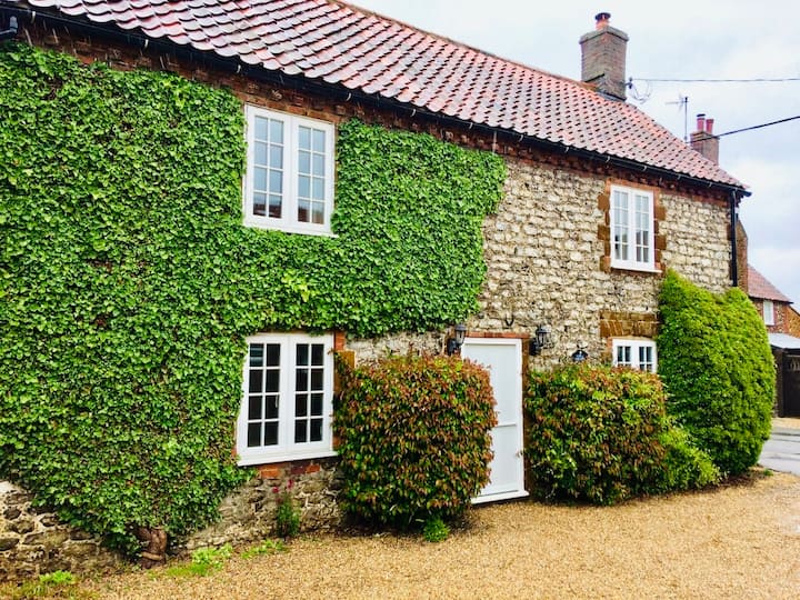 Forge Cottage - Opposite The Gin Trap Inn - Norfolk