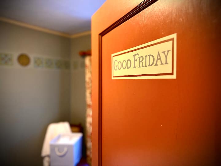 חדר שינה מחוץ למטבח. מוזר. מאוד נעים ומאוד חם! נוף יפה למרפסת :) 