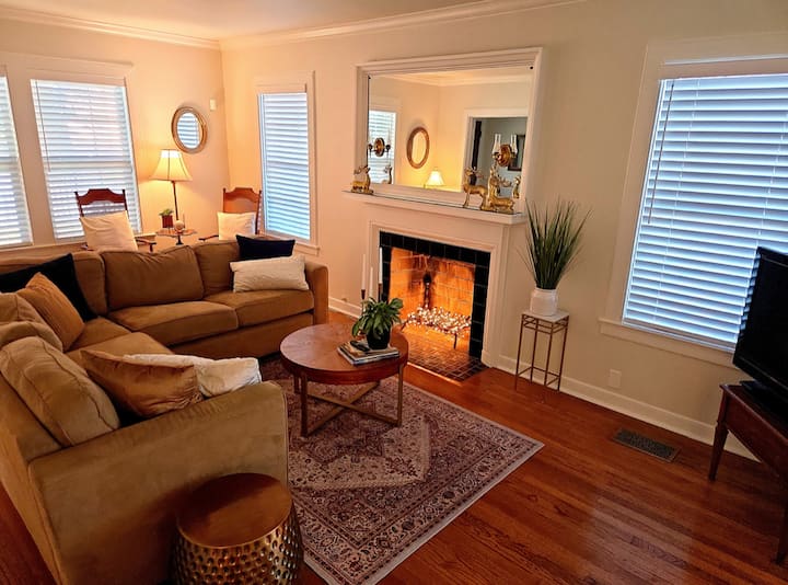 Heritage House~sleeps 6~downtown~walking Distance - Seguin, TX