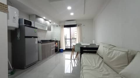 Airbnb con mejor rendimiento: Brand-New 4-Bedroom Downtown Apartment, 200 m from the Sea en San Bernardo Del Tuyú