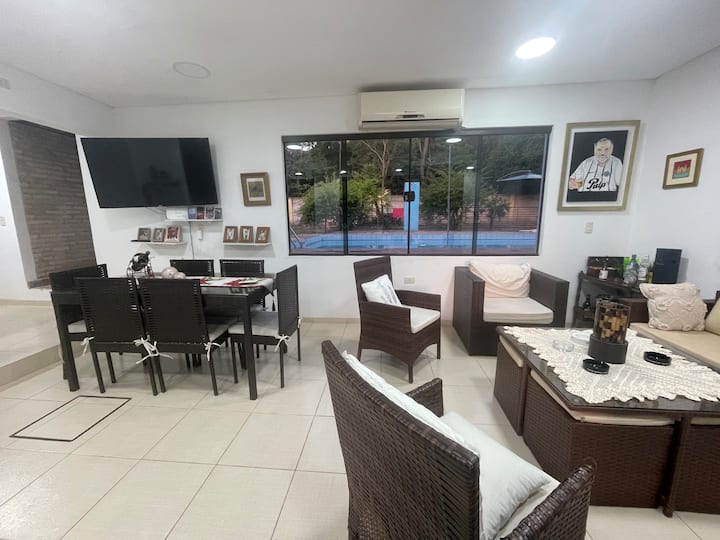Private Pool & Jacuzzi · House For Groups - Paraguay