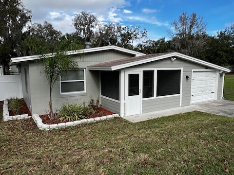 Cozy 2 BR | Close to highway