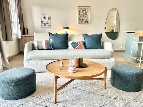 Popular Airbnb listing: Isabela's Floral Suite-Encanto- Disney 10 min away in Bussy Saint Georges